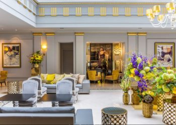 Hotel de Luxo Frances Recebe Exposição Gratuita de Alta Costura Inspirada nas Olimpíadas de Paris 2024