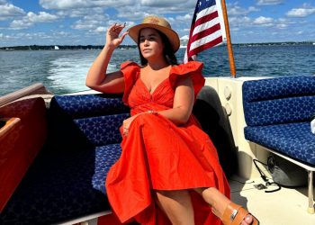 A Experiência Exclusiva a Bordo de um Hinckley Yacht com Amigos e Família