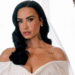 Demi Lovato se casa na Califórnia com vestido Vivienne Westwood sob medida