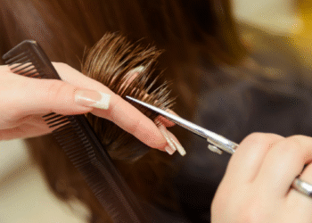 Cortes de cabelo em alta: elegância em camadas e a volta do visual refinado