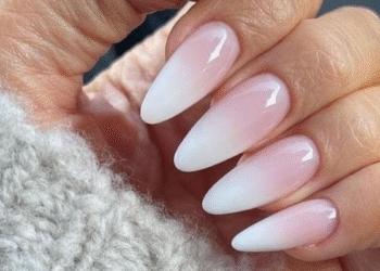 Por Que as Unhas Babyboomer Estão em Todos os Looks de Beleza?