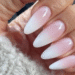 Por Que as Unhas Babyboomer Estão em Todos os Looks de Beleza?