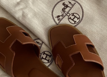 Hermès Oran: a rasteira que eleva qualquer look com sofisticação atemporal