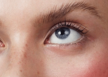 Ghost Lashes: os cílios “fantasmas” são o truque minimalista e moderno do verão 2025