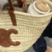 Bolsas de palha: o acessório artesanal que conquistou o verão com sofisticação