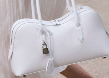 A bolsa branca é a nova protagonista do look sofisticado e moderno