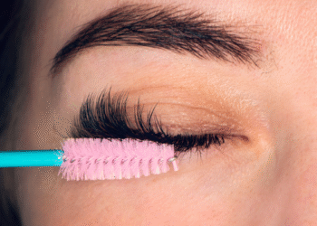 Máscara à prova d’água: o item essencial da maquiagem sofisticada para dias quentes