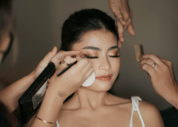 Pele glow: o brilho sofisticado que dominou as passarelas em 2025