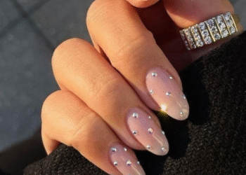 Unhas com glitter: ideias elegantes para você se inspirar agora