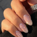Unhas com glitter: ideias elegantes para você se inspirar agora