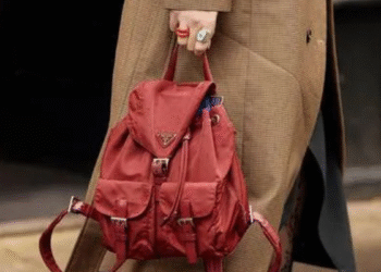 Tendências de Mochilas 2025: Do Minimalismo ao Maximalismo, o Acessório que Conquista a Moda de Luxo