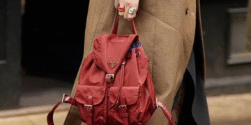 Tendências de Mochilas 2025: Do Minimalismo ao Maximalismo, o Acessório que Conquista a Moda de Luxo