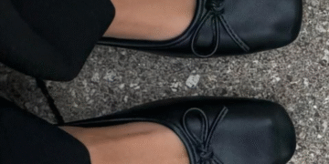 Chic sem salto: como transformar o look usando sapatilhas, mules e tênis elegantes