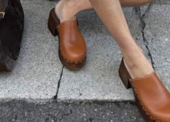 Tamancos de madeira: o retorno boho que vai marcar 2025