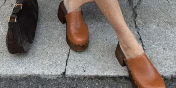 Tamancos de madeira: o retorno boho que vai marcar 2025