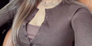 Blusas caneladas: o básico elevado ao luxo